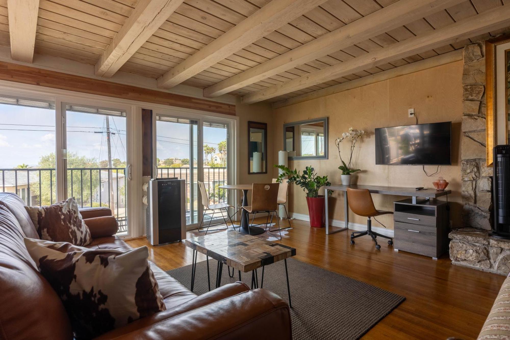 Overlooking Marina Del Rey Sailboats, Is Green Ginger Playa Del Rey On The Bluff, Guest house