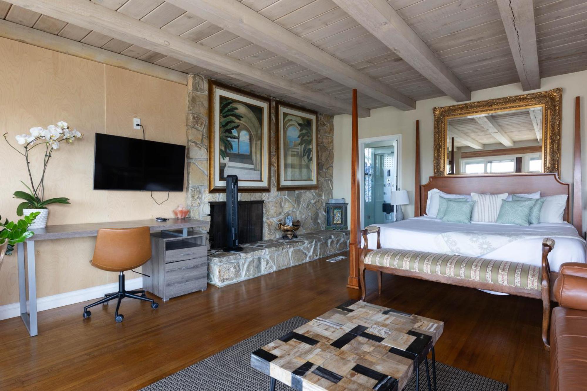 Overlooking Marina Del Rey Sailboats, Is Green Ginger Playa Del Rey On The Bluff, Guest house *